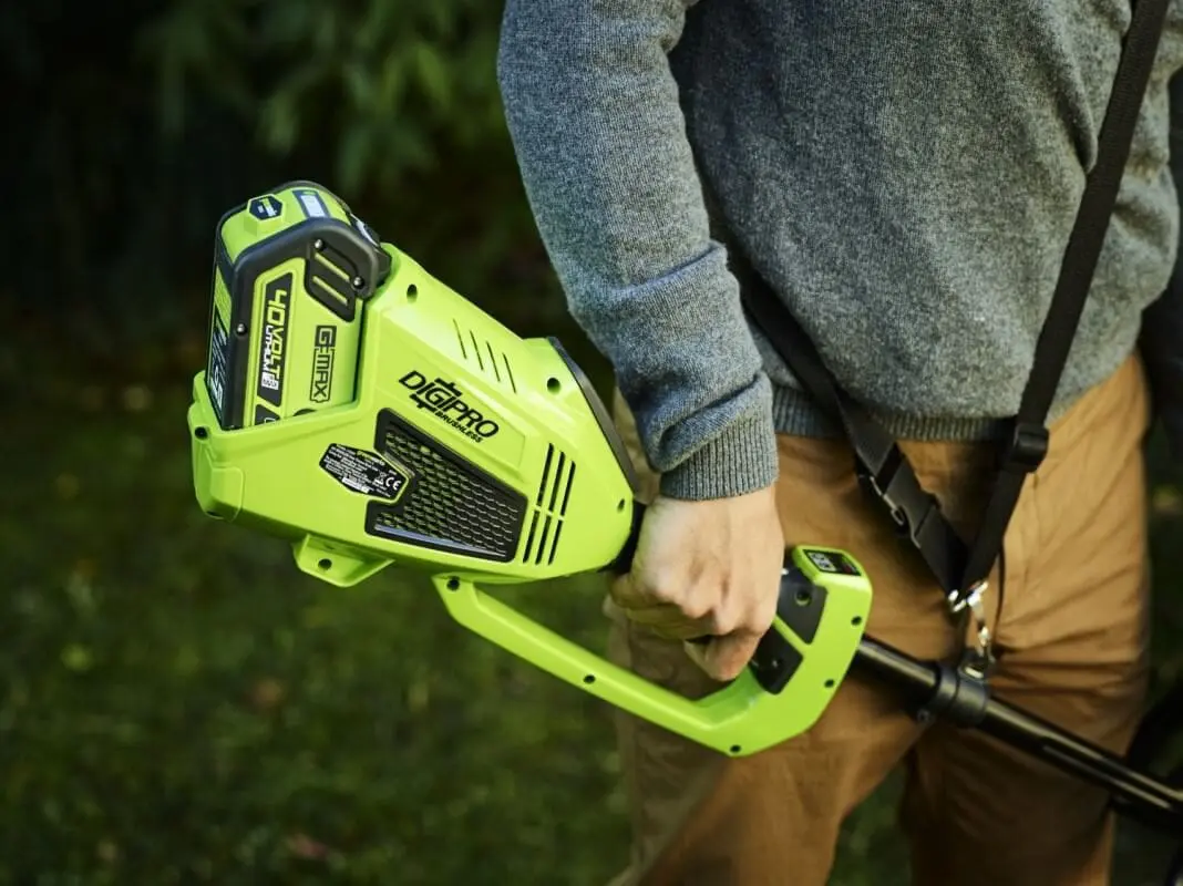 40V kosilnica z nitko in rezilom 2,0mm z brezkrtačnim DIGIPRO motorjem s 4Ah baterijo in polnilcem