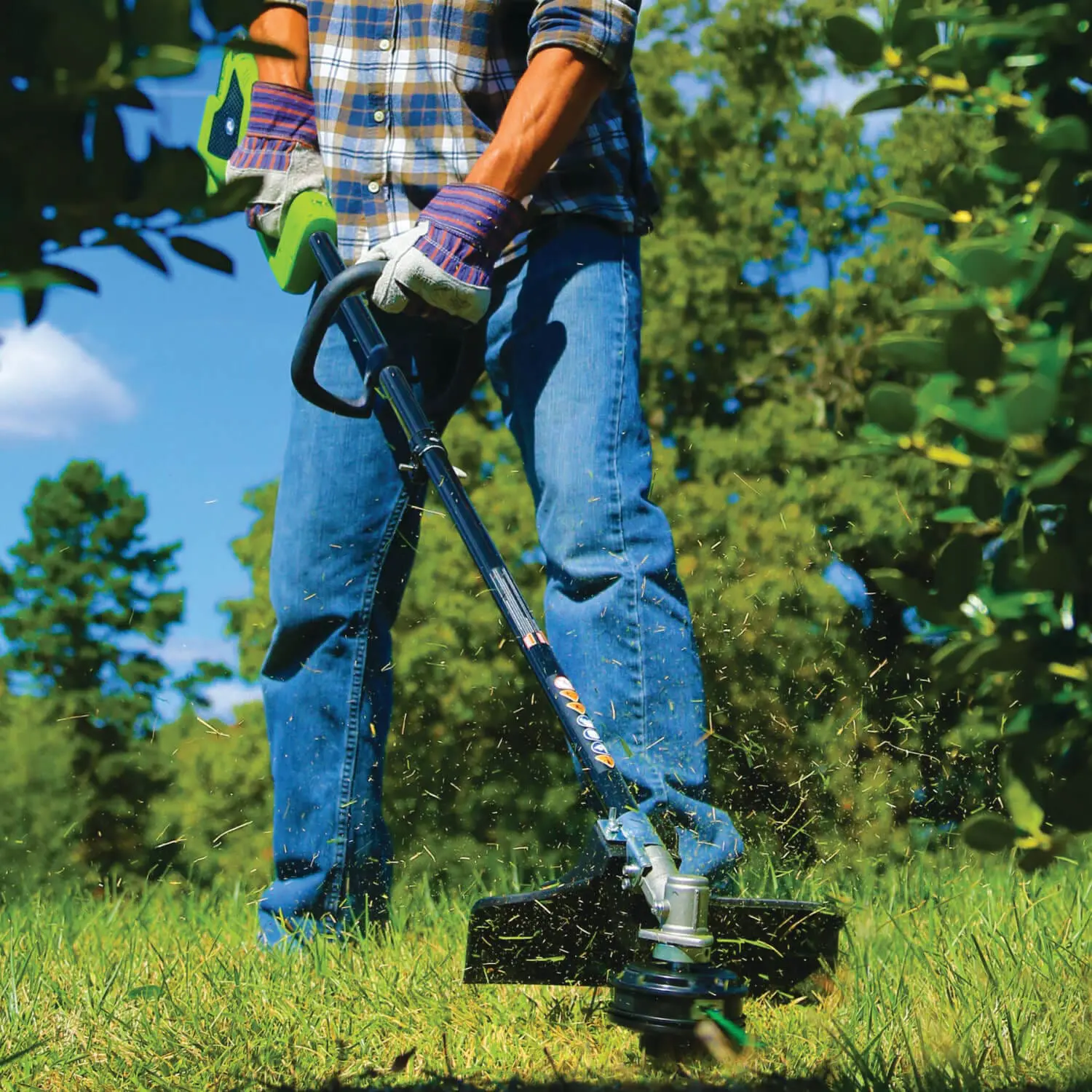 40V kosilnica z nitko in rezilom 2,0mm z brezkrtačnim DIGIPRO motorjem s 4Ah baterijo in polnilcem