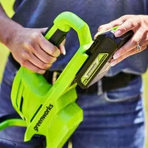 24V 61cm škarje za živo mejo, z 2Ah baterijo in polnilnikom GD24HT61K2