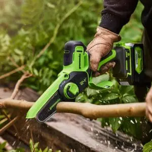 24V enoročna verižna žaga z 2Ah baterijo in polninikom G24MCS10K2