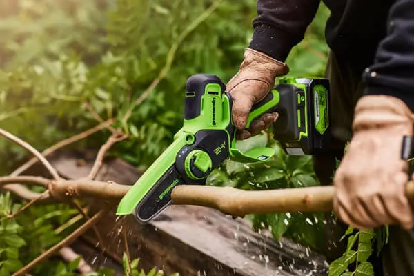 24V enoročna verižna žaga z 2Ah baterijo in polninikom G24MCS10K2