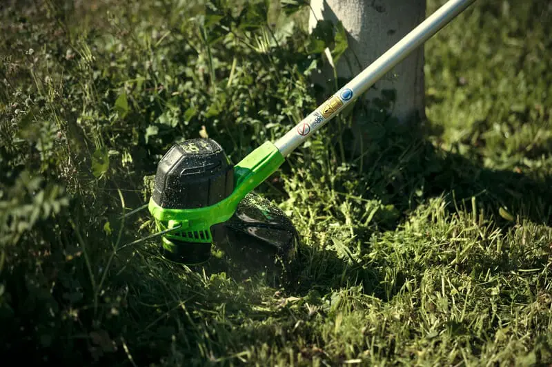 40V kosilnica z nitko 1,6mm z 2Ah baterijo in polnilcem