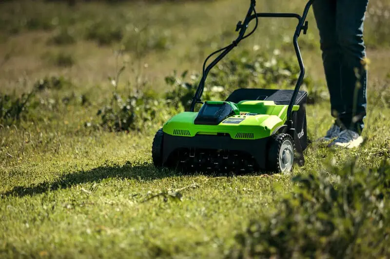 40V - 38 cm Prezračevalnik trate