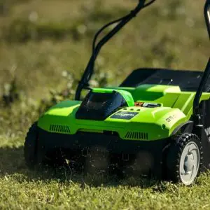 40V - 38 cm Prezračevalnik trate