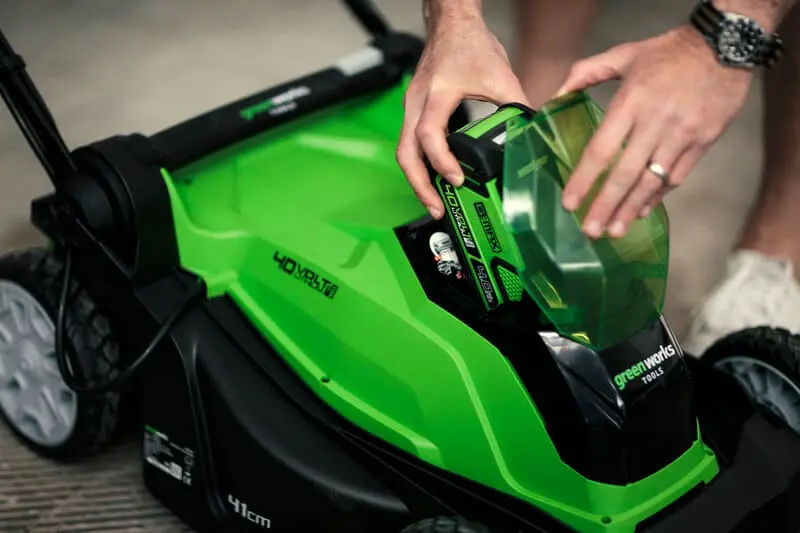 40V kosilnica 41cm s 4Ah baterijo in polnilcem