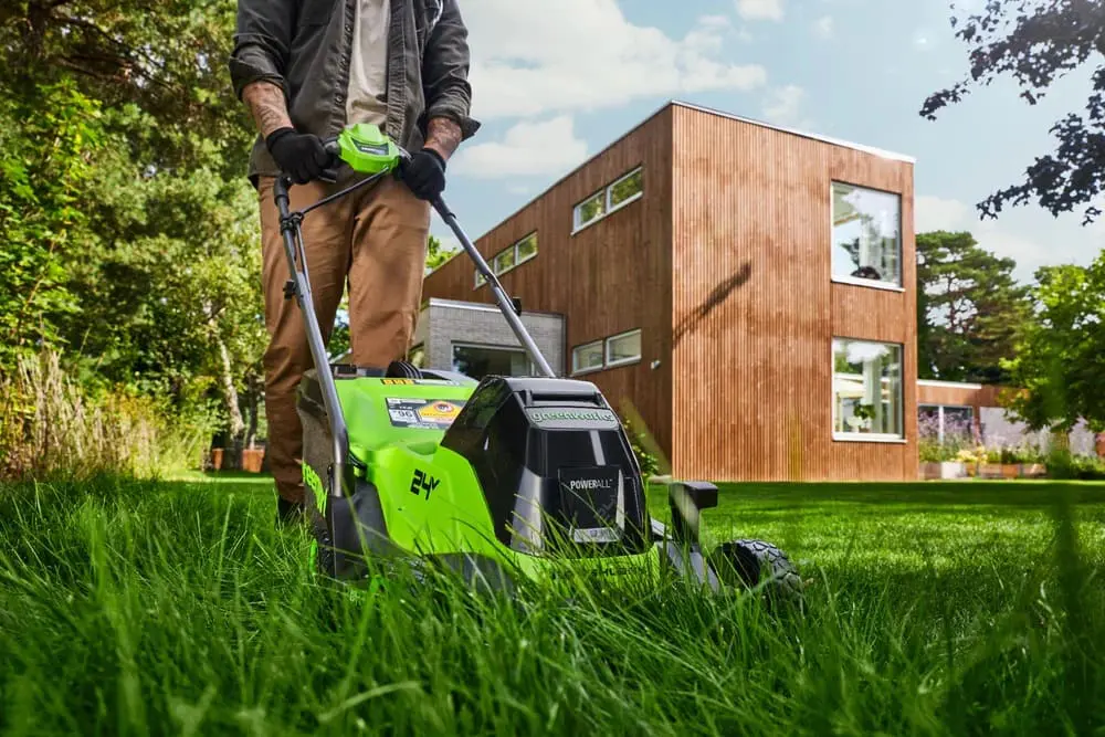 24V 33cm kosilnica v kompetu z 4Ah baterijo  MO24L411-01