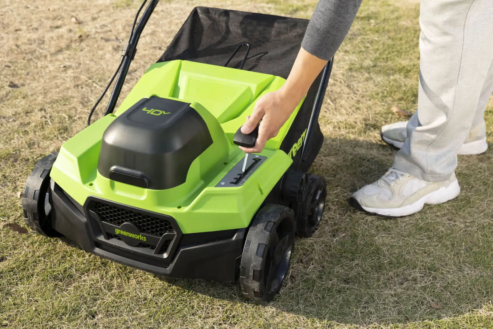 40V - 38 cm Prezračevalnik trate