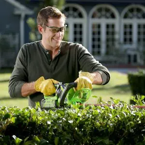 40V škarje za živo mejo 61cm z 2Ah baterijo in polnilcem