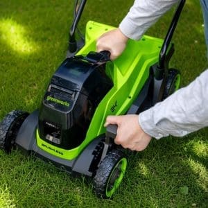 24V 33cm kosilnica  MO24L411-01 v kompetu z 4Ah baterijo