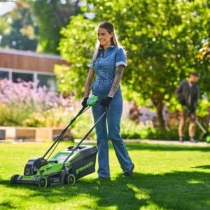 24V 33cm kosilnica  MO24L411-01 v kompetu z 4Ah baterijo