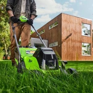 24V 33cm kosilnica  MO24L411-01 v kompetu z 4Ah baterijo